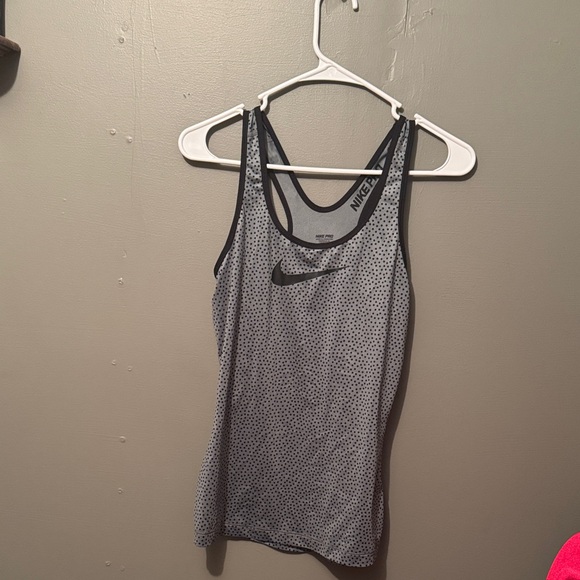 Nike pro Women's Black and Gray Dotted Tank Top - Picture 1 of 3